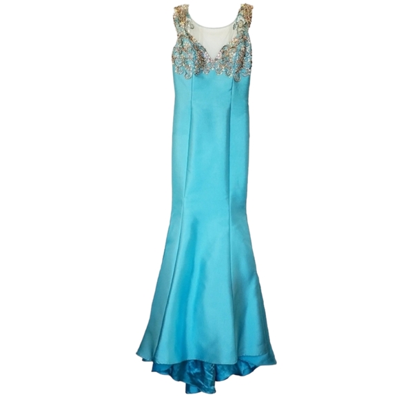 Gorgeous Mermaid Formal Gown - Picture 3 of 9